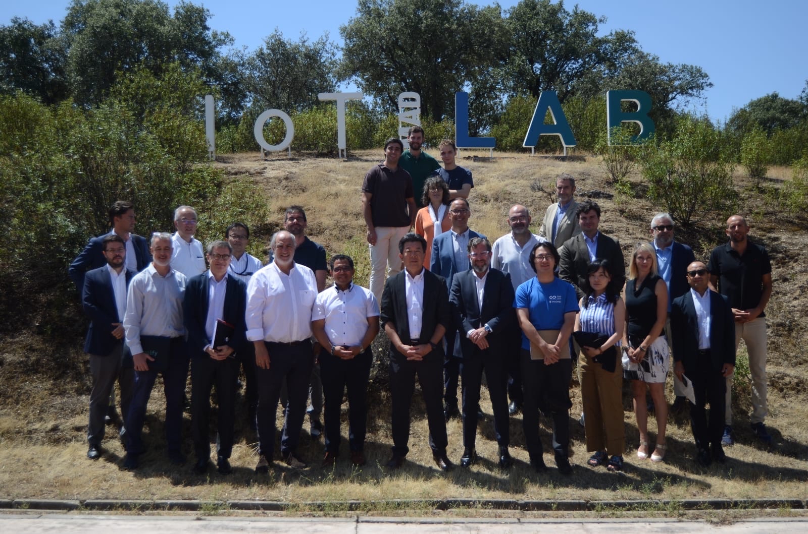 En este momento estás viendo Delegación japonesa explora el modelo de ciudad abierta e interoperable de Madrid y el IoTMADLab