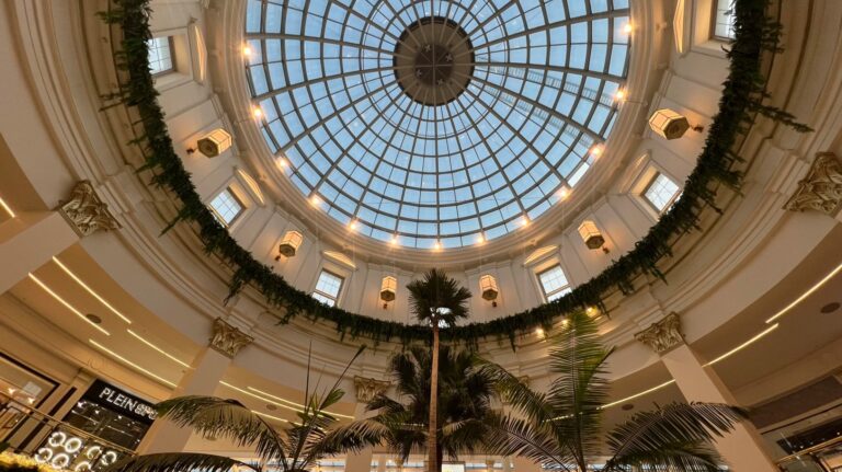 Lee más sobre el artículo Primera red 5G Standalone en un centro comercial español: Movistar y Vantage Towers llevan el 5G puro a interiores