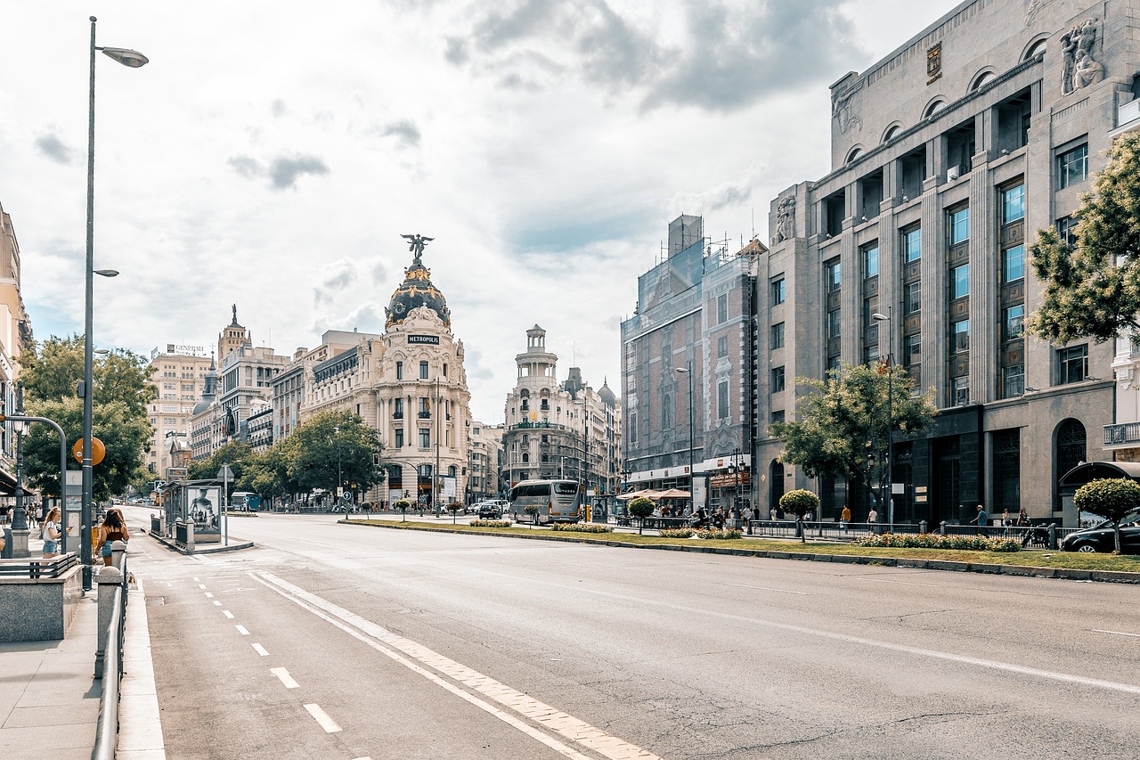 En este momento estás viendo La ciudad como red: Telefónica prueba 5G milimétrico en farolas y mobiliario urbano